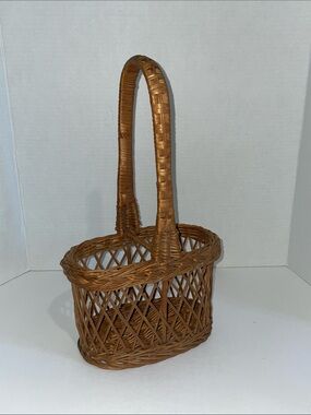 Wicker Basket Decorative Beverage Wine Holder